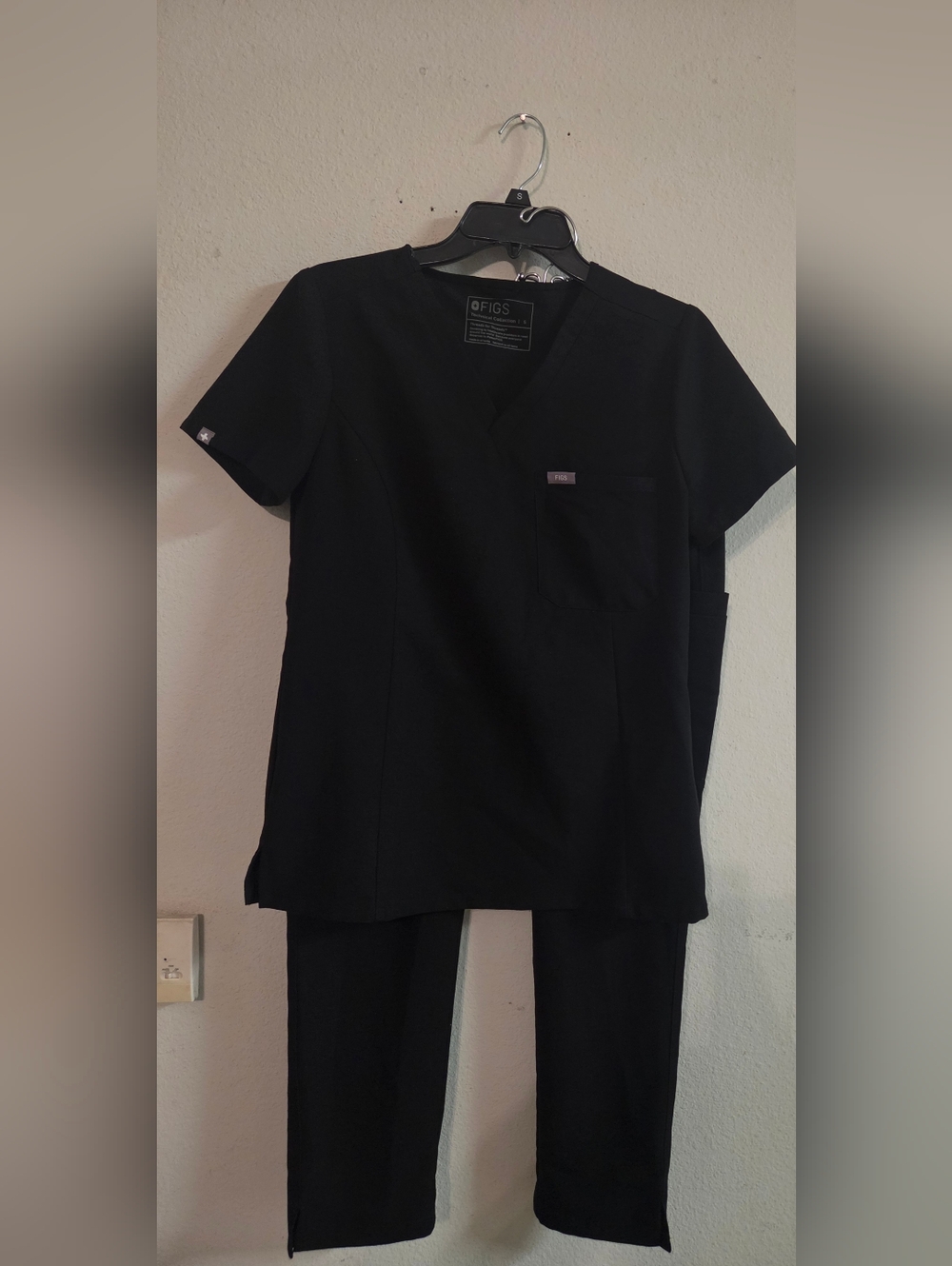 FIGS Classic Black Scrub Top and Pants , Size Small EUC